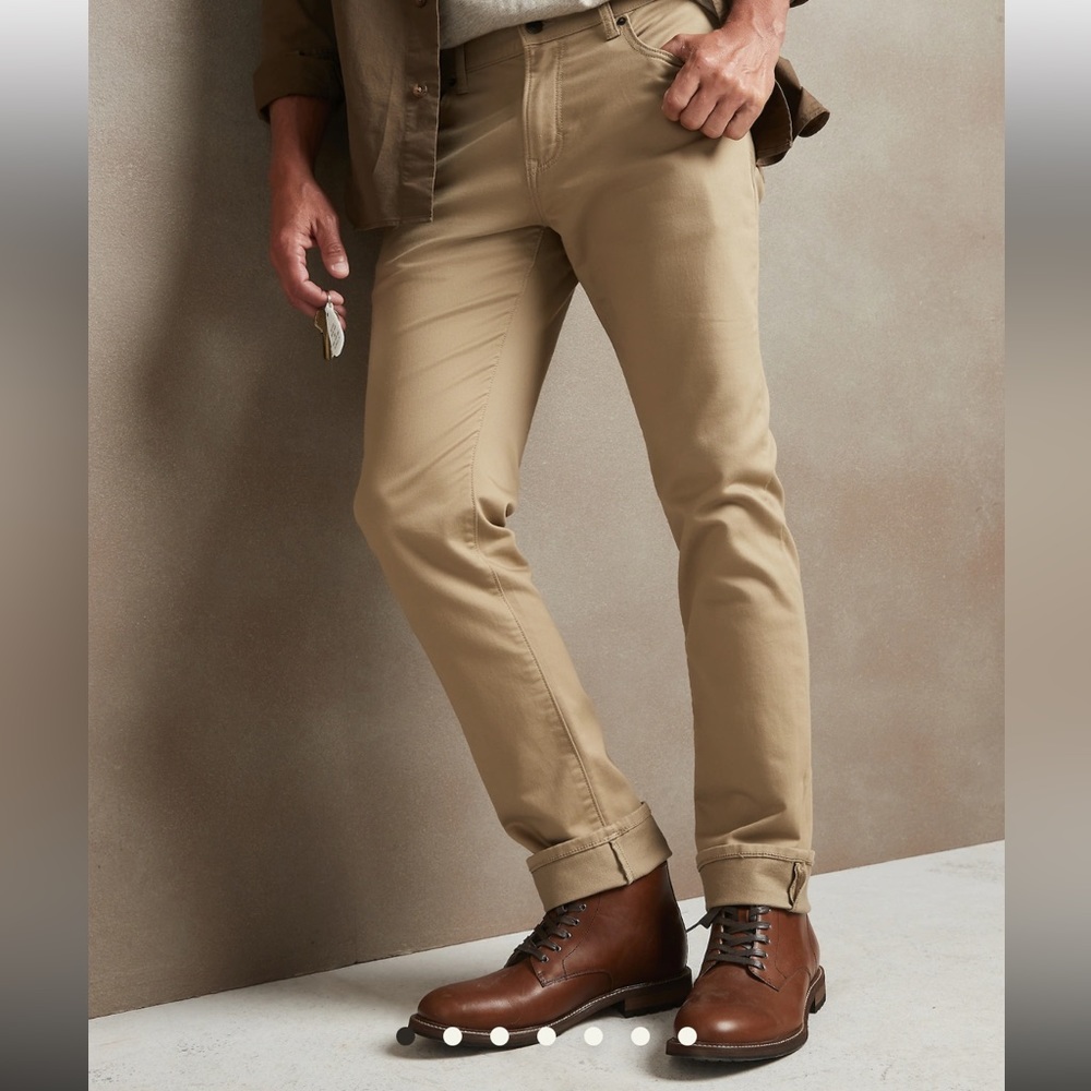 Banana Republic Traveler Pant. Slim fit. Workwear Khaki. 28x28. NWT